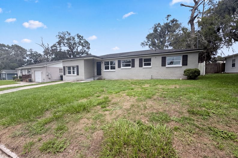 Photo 19 of 21 of 411 Capricorn Ln, Orange Park, FL