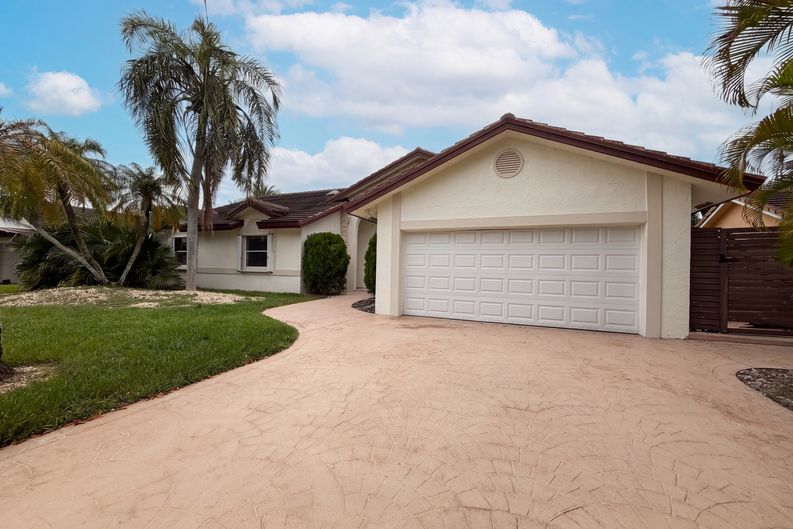 Photo 22 of 25 of 16571 SW 145th Ave, Miami, FL