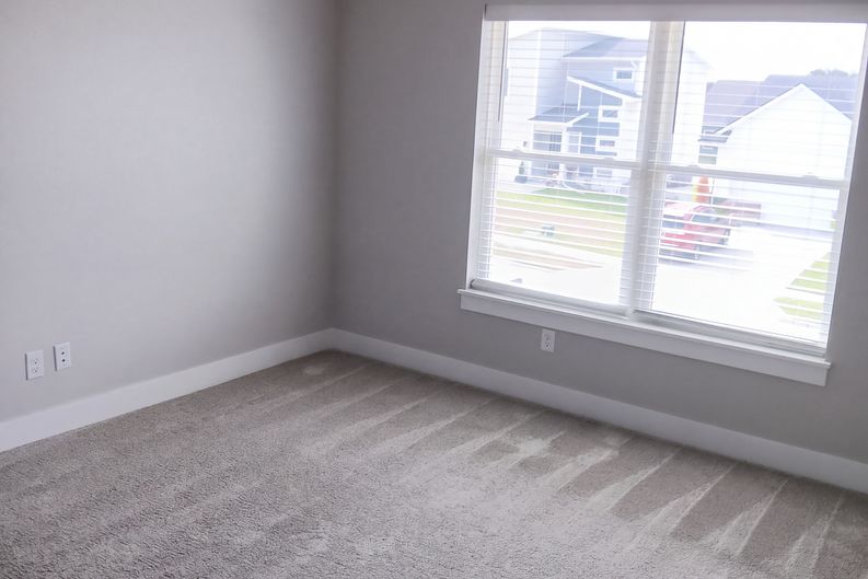 Photo 9 of 24 of 15215 Deerview Dr, Urbandale, IA