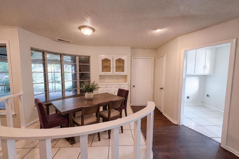 Photo 12 of 24 of 821 Glen Oaks Blvd, Dallas, TX
