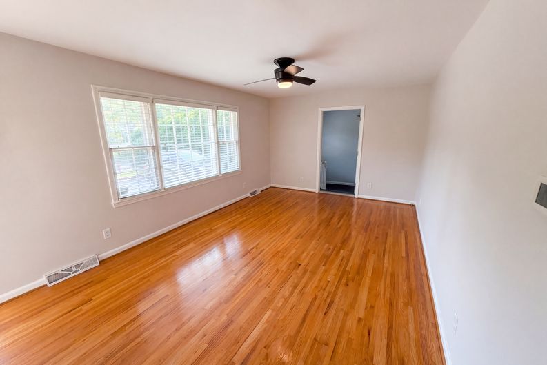 Photo 3 of 41 of 1030 McLaughlin Dr, Charlotte, NC