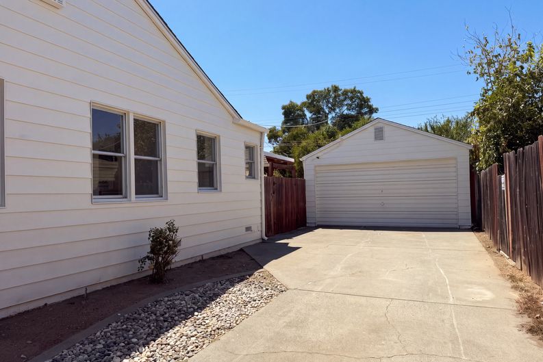 Photo 20 of 32 of 6016 Sampson Blvd, Sacramento, CA
