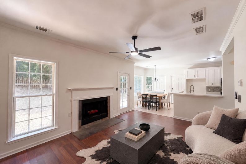 Photo 3 of 26 of 275 Forrest Ave, Fayetteville, GA