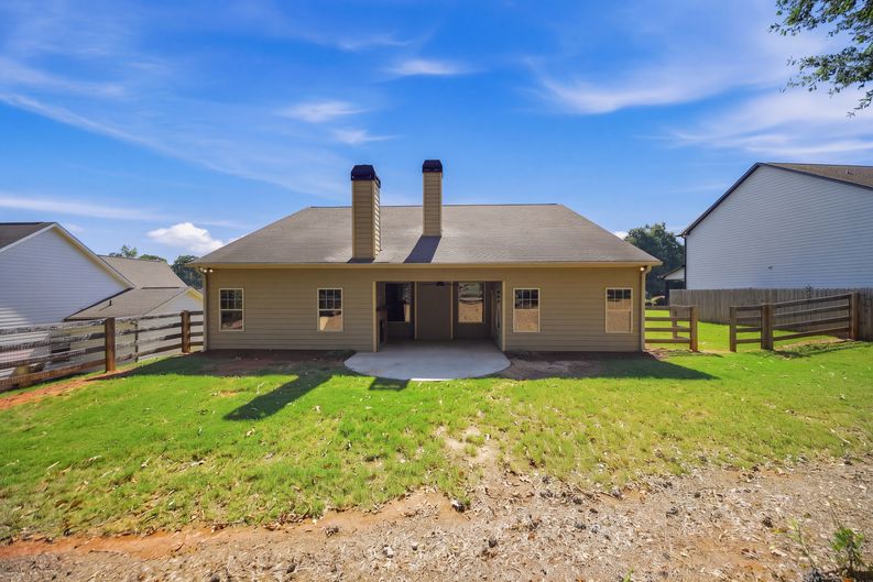 Photo 5 of 25 of 6372 Spring Cove Dr, Flowery Branch, GA
