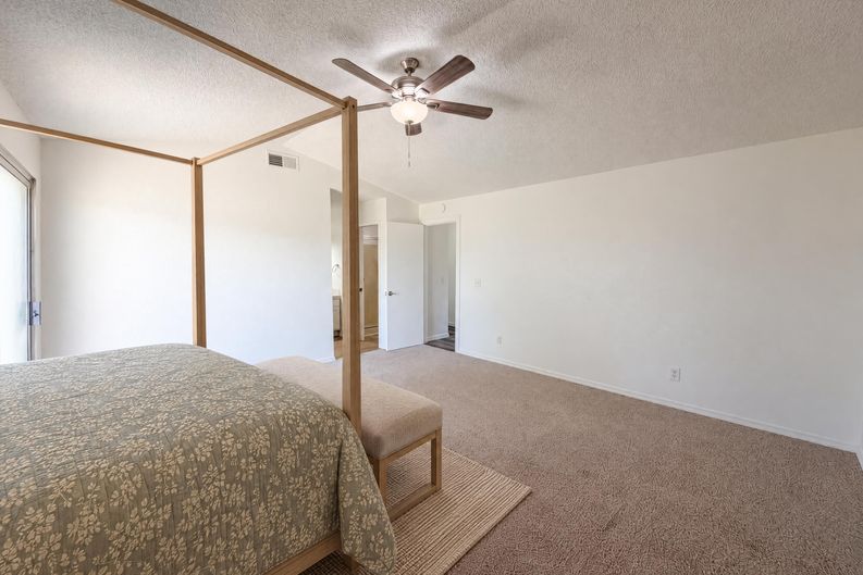 Photo 4 of 26 of 838 Dutra Ave, Rio Linda, CA