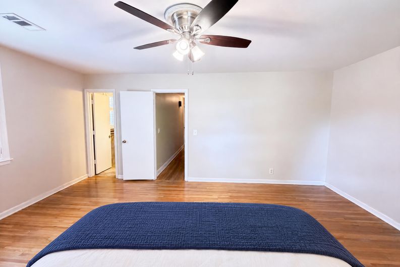 Photo 10 of 27 of 840 Highland Crest Dr, Nashville, TN