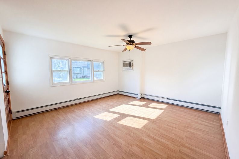 Photo 3 of 25 of 578 Garden Ave, Woodbridge, NJ