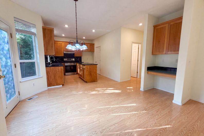 Photo 8 of 21 of 8348 SE 140th Ct, Portland, OR