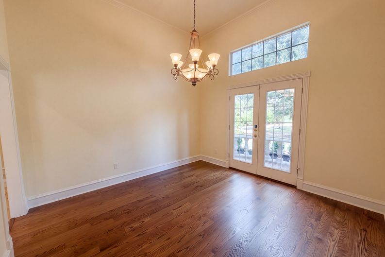 Photo 6 of 22 of 2836 S Lakeview Dr, Cedar Hill, TX