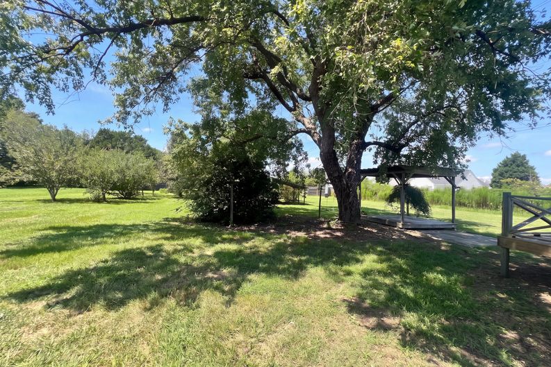 Photo 24 of 26 of 2504 Thomas Langston Rd, Winterville, NC