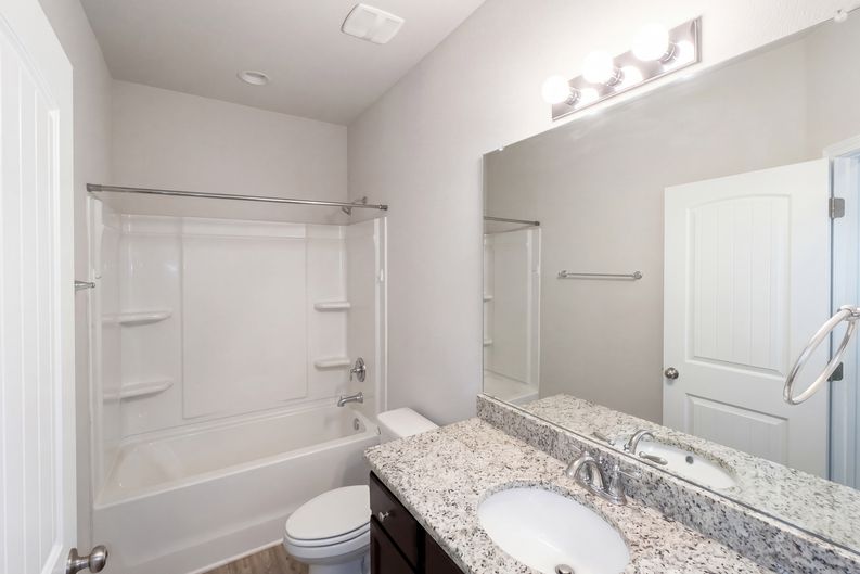 Photo 10 of 18 of 1740 Covington Ln, Foley, AL