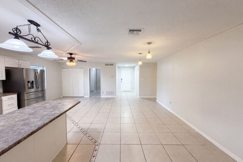 Photo 11 of 38 of 904 Spring Creek Dr, Ocoee, FL