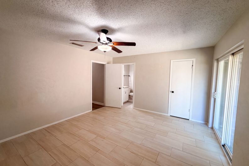 Photo 3 of 17 of 922 Meadowdale Cir, Garland, TX