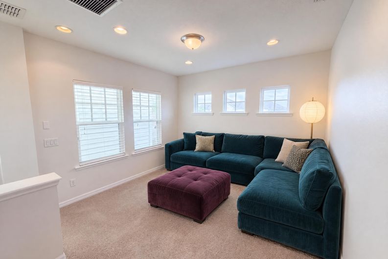 Photo 15 of 39 of 8231 Laureate Blvd, Orlando, FL