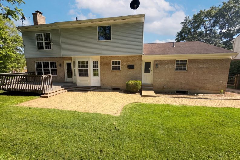 Photo 5 of 32 of 12173 Village Woods Dr, Cincinnati, OH