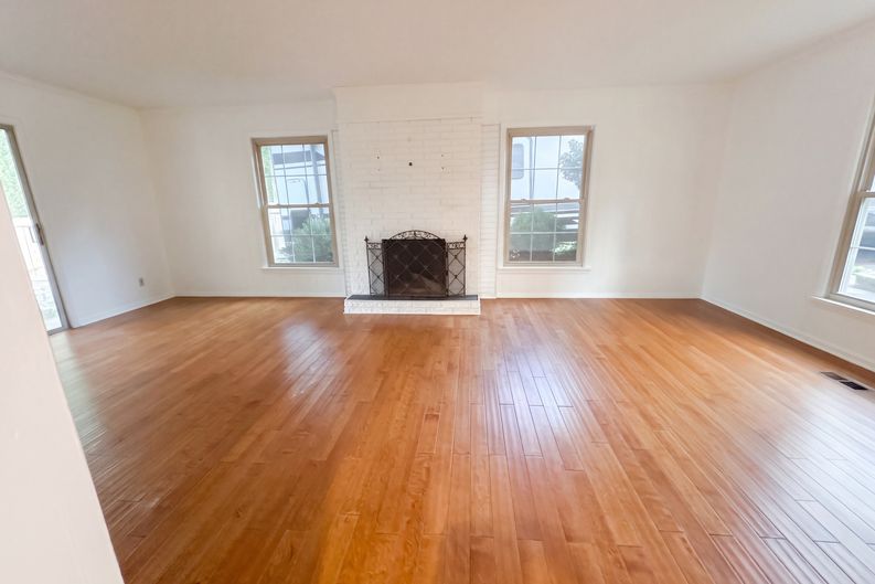 Photo 3 of 16 of 592 Woodland Dr, Paducah, KY
