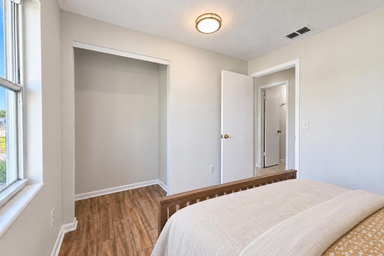 Photo 9 of 17 of 10784 Liscard Rd S, Jacksonville, FL