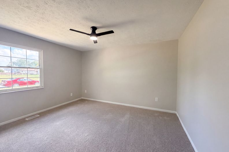 Photo 13 of 38 of 6363 Sandric Ln, Liberty Township, OH