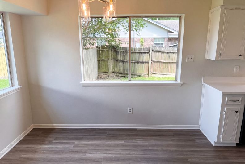 Photo 6 of 21 of 311 Fir Ridge Dr, Huffman, TX