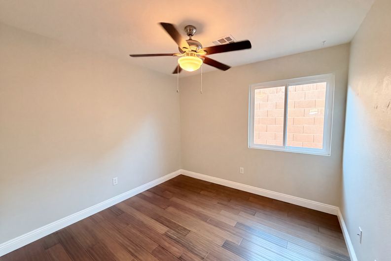 Photo 18 of 39 of 8032 Tailwind Ave, Las Vegas, NV