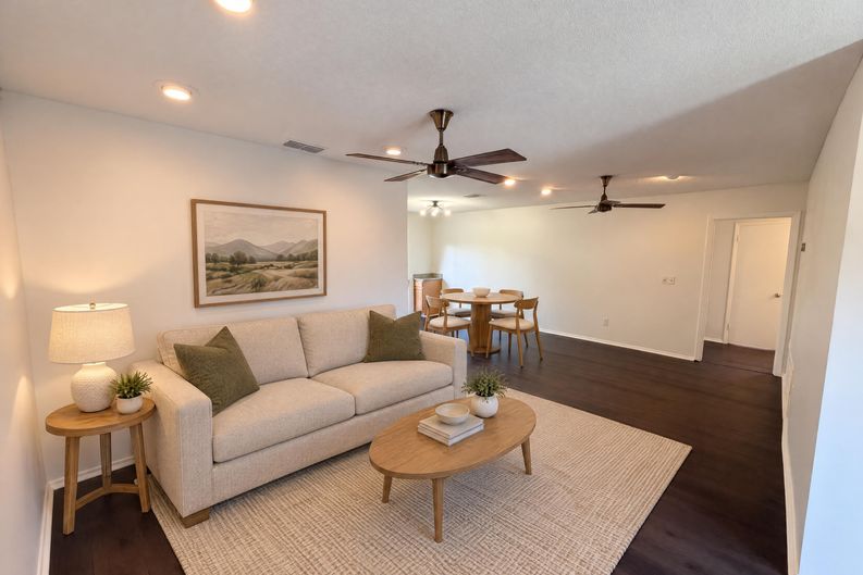Photo 8 of 25 of 733 Lakeview Dr, Winter Springs, FL
