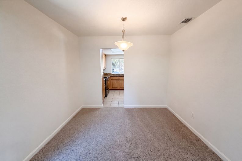 Photo 6 of 29 of 7431 Garden Gate Dr, Citrus Heights, CA