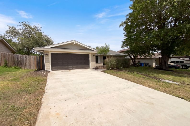 Photo 17 of 19 of 1154 S Ellison Dr, San Antonio, TX