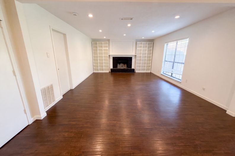Photo 8 of 27 of 2226 Country Oaks Dr, Garland, TX