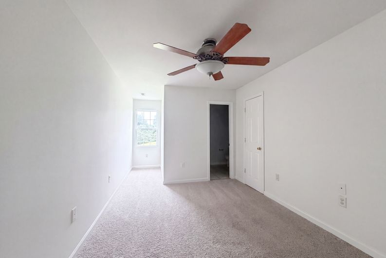 Photo 4 of 21 of 1580 W Cloaninger Ave, Statesville, NC