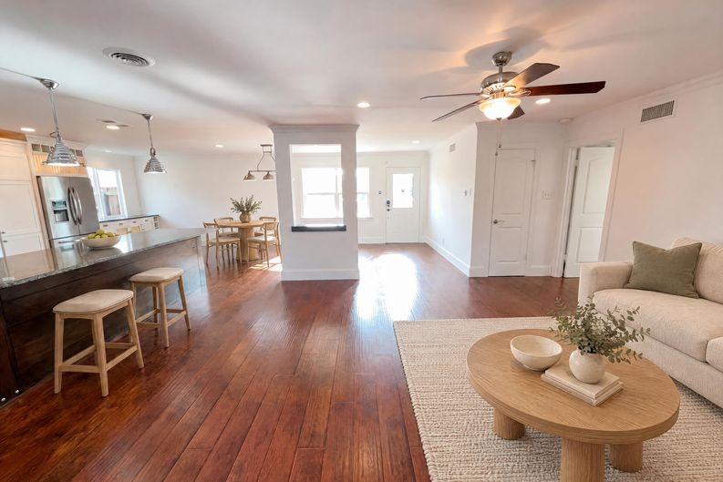 Photo 3 of 17 of 8541 Strathmore Dr, Dallas, TX
