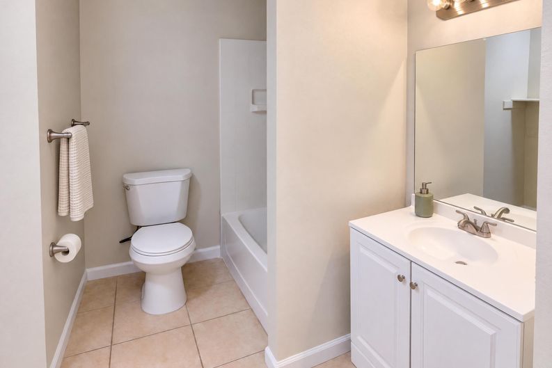 Photo 12 of 15 of 1295 N Railroad Ave, Boynton Beach, FL