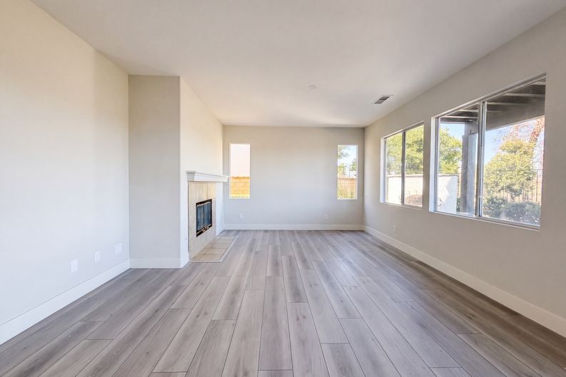 Photo 3 of 25 of 27920 Periwinkle Ln, Valencia, CA