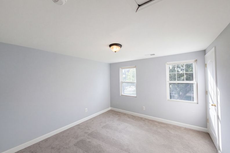 Photo 4 of 20 of 6940 Hawthorne St, Hyattsville, MD