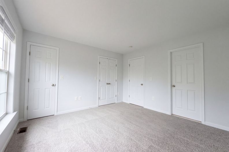 Photo 14 of 25 of 15613 John Diskin Cir, Woodbridge, VA