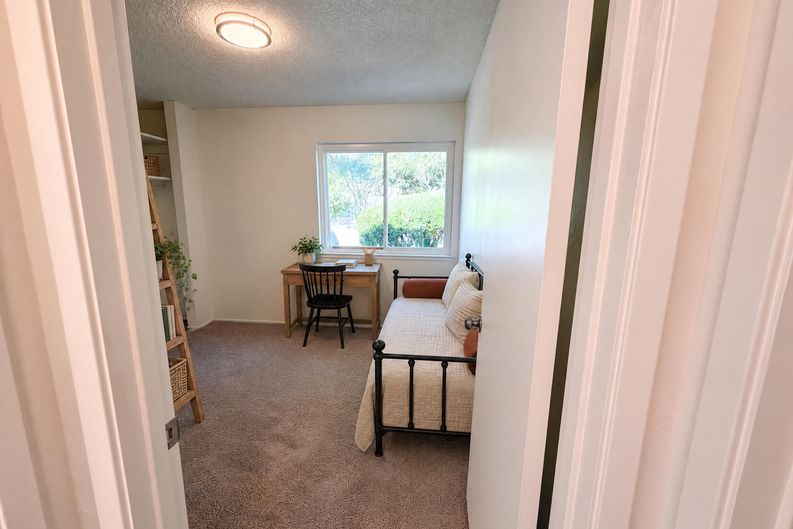 Photo 14 of 36 of 6800 Havenhurst Dr, Sacramento, CA