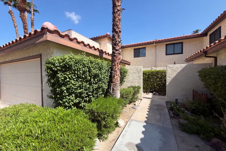 Photo 31 of 38 of 120 Willow Lake Dr, Palm Desert, CA