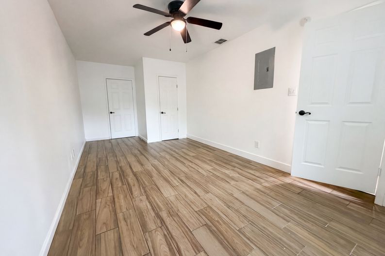 Photo 9 of 16 of 3702 Autumn Ln, San Antonio, TX