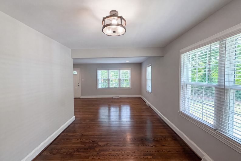 Photo 3 of 17 of 1712 N Roxboro St, Durham, NC