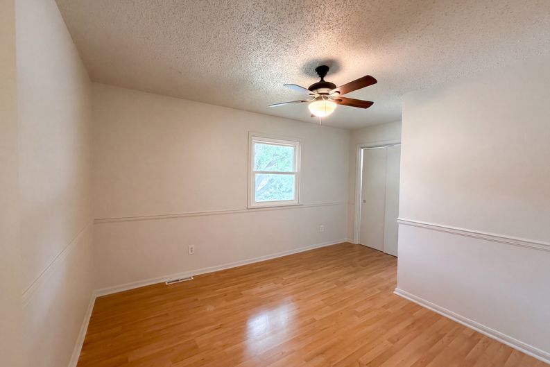 Photo 20 of 39 of 14224 S Raintree Dr, Olathe, KS