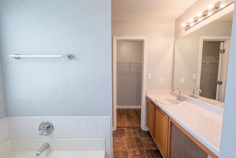 Photo 11 of 19 of 3167 River Oak Rd, Decatur, GA