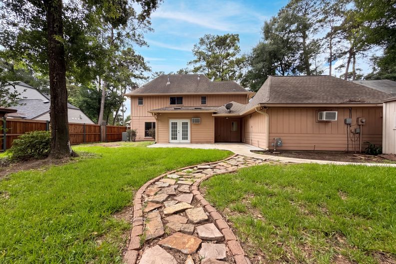 Photo 5 of 23 of 17518 Rustington Dr, Spring, TX