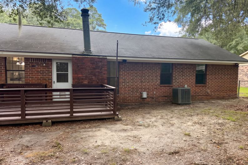 Photo 5 of 16 of 1300 Maryland Dr, Ladson, SC