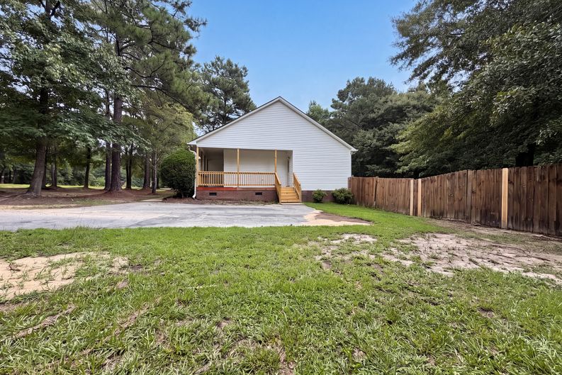 Photo 21 of 30 of 576 Sunray Dr, Clayton, NC
