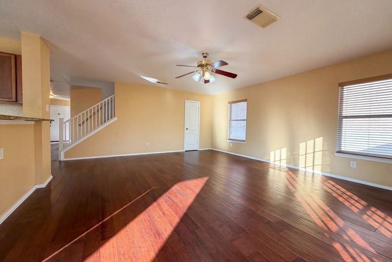 Photo 8 of 19 of 121 Springtree Fld, Cibolo, TX