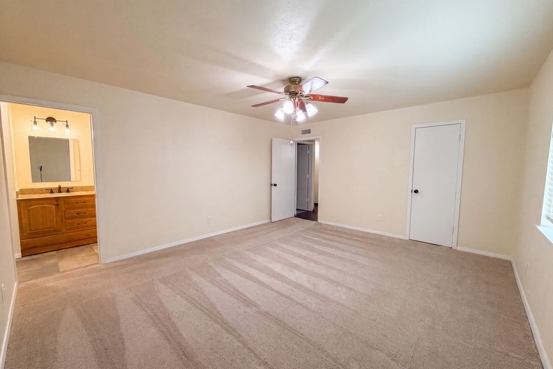 Photo 4 of 28 of 530 Shadowcrest Ln, Coppell, TX