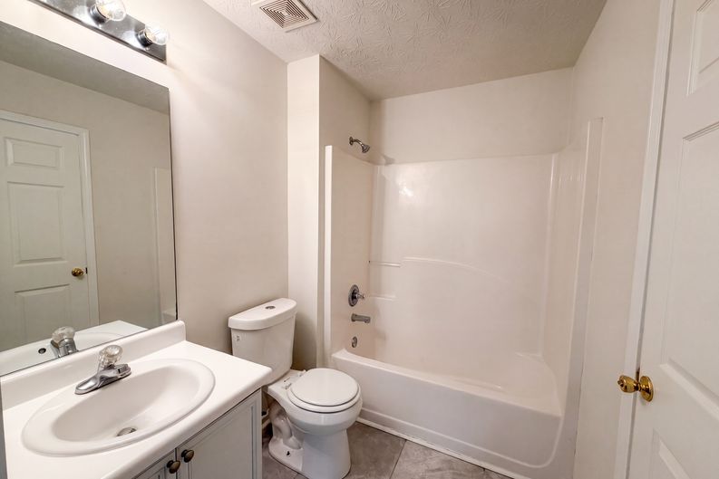 Photo 17 of 25 of 6774 Fairfax Ct, Lithonia, GA