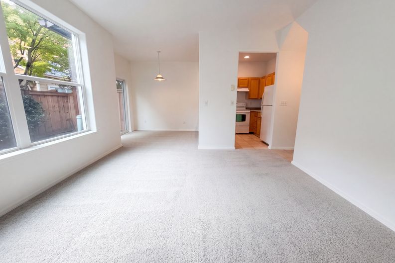Photo 3 of 26 of 546 NE Knott St, Portland, OR
