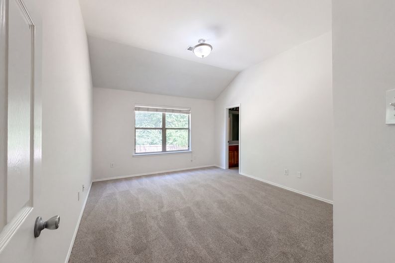 Photo 4 of 14 of 605 Crystal Falls Dr, McKinney, TX