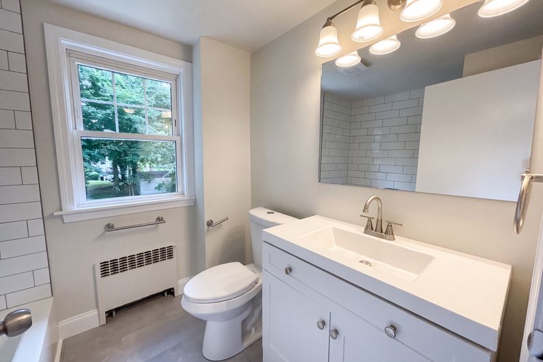 Photo 17 of 28 of 48 Woodlawn St, Randolph, MA