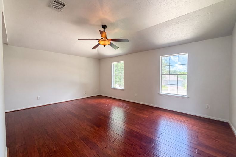 Photo 15 of 25 of 4519 S Ridgewalk Dr, Houston, TX